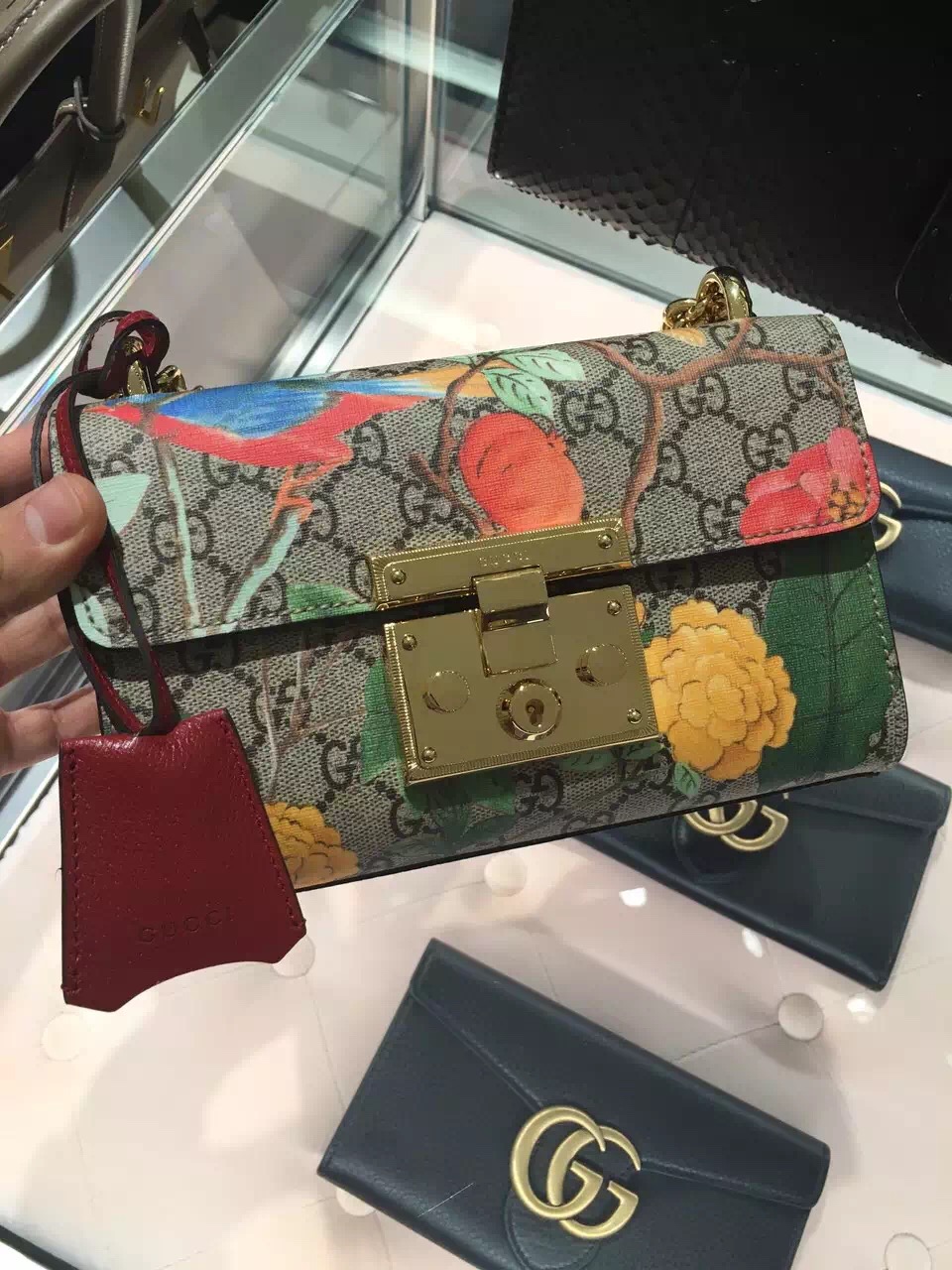 Authentic Gucci Tian Padlock Shoulder Bag 409487 K0L5G 8682